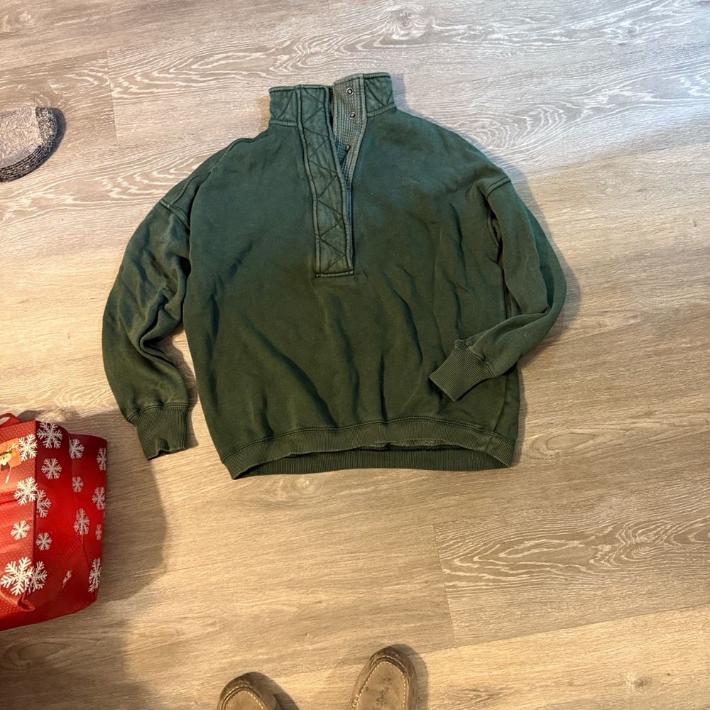 Aerie Women’s Forest Green Zip-Up Sweater